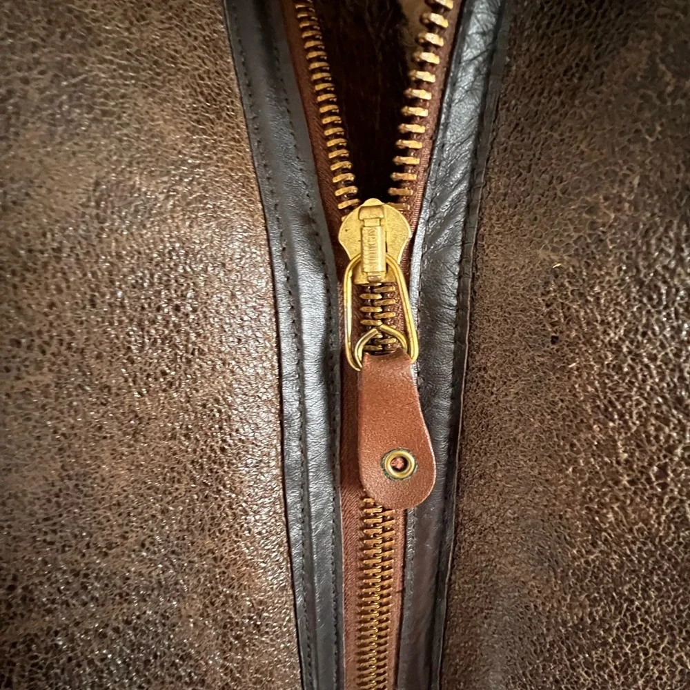 Avirex vintage limited edition leather bomber jacket. - Picture 4 of 16
